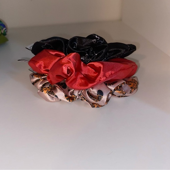 Ivory Ella Scrunchies (9) - Picture 4 of 4